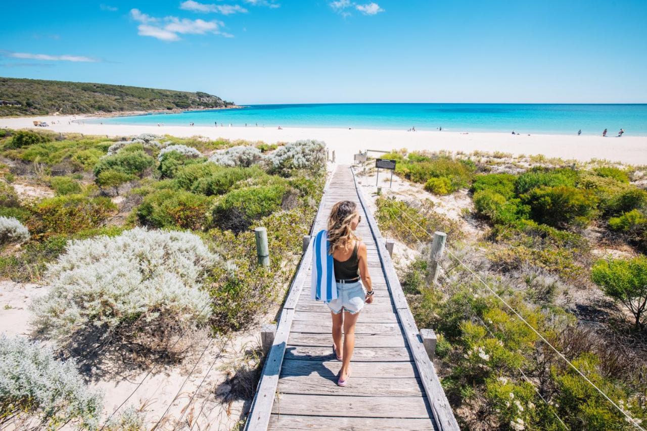 Pullman Bunker Bay Resort Margaret River Дънсбъро Екстериор снимка A boardwalk at Cable Beach