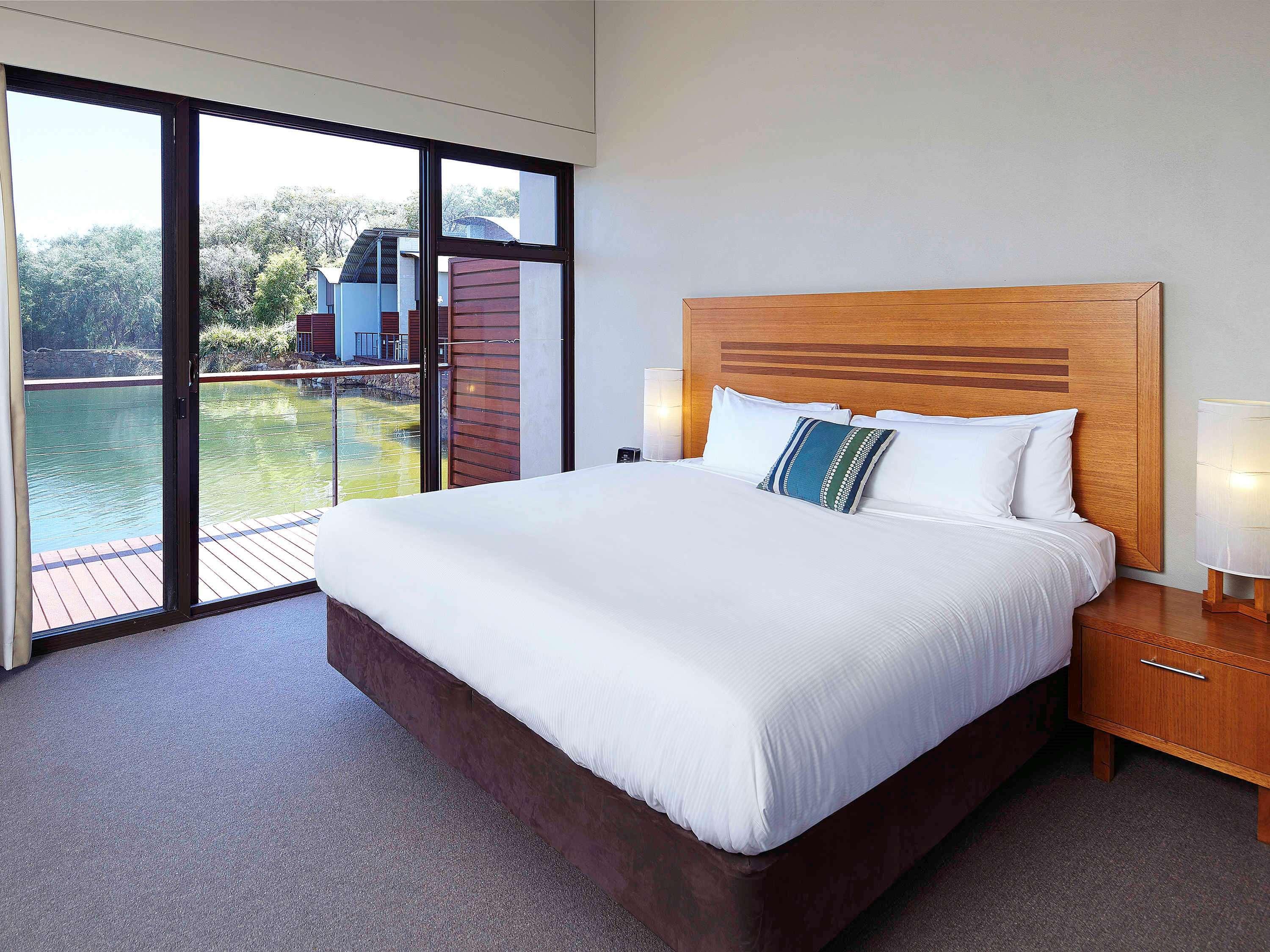 Pullman Bunker Bay Resort Margaret River Дънсбъро Екстериор снимка A bedroom at the Peppers Springs Hotel