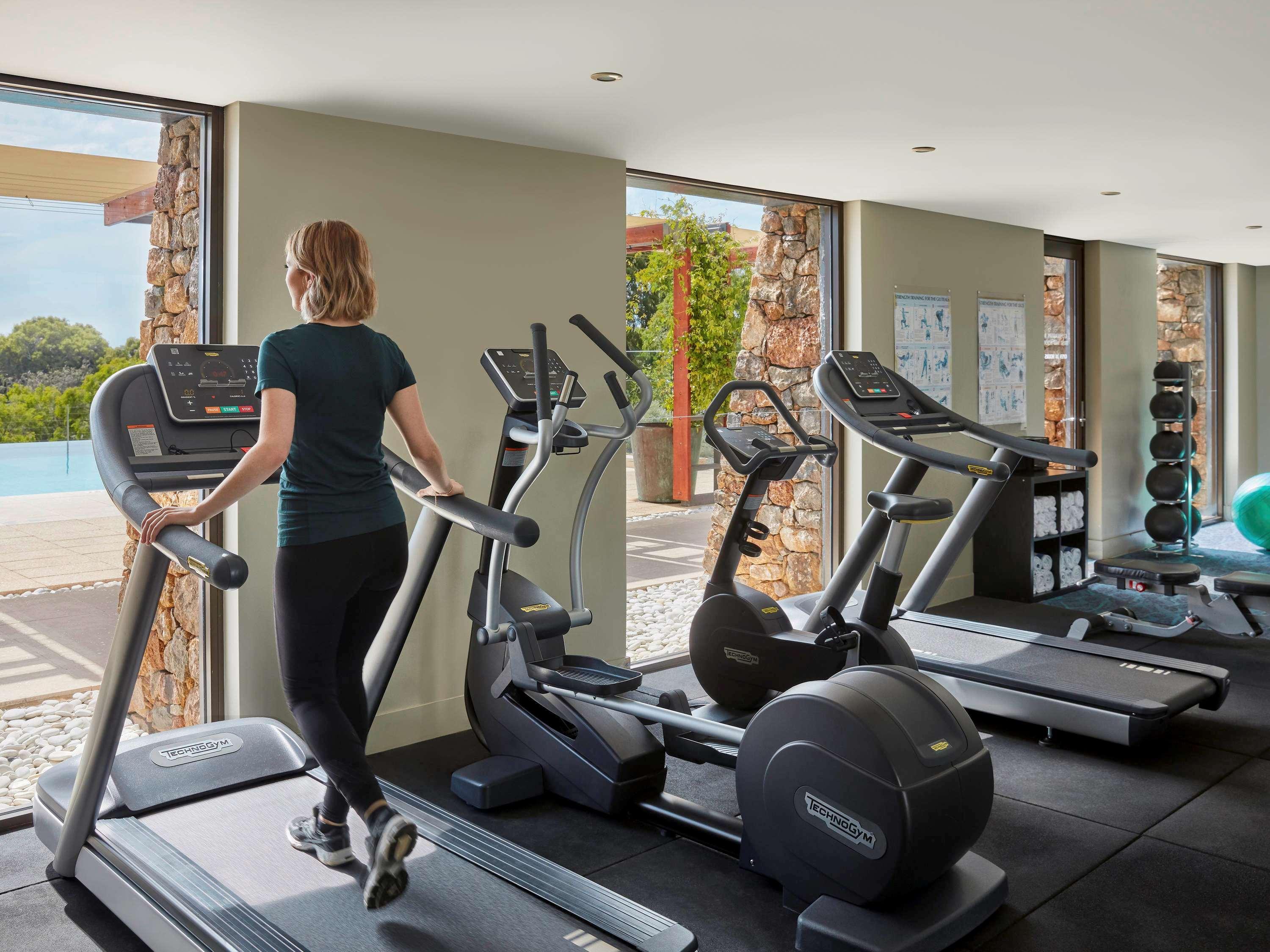 Pullman Bunker Bay Resort Margaret River Дънсбъро Екстериор снимка A woman on a treadmill