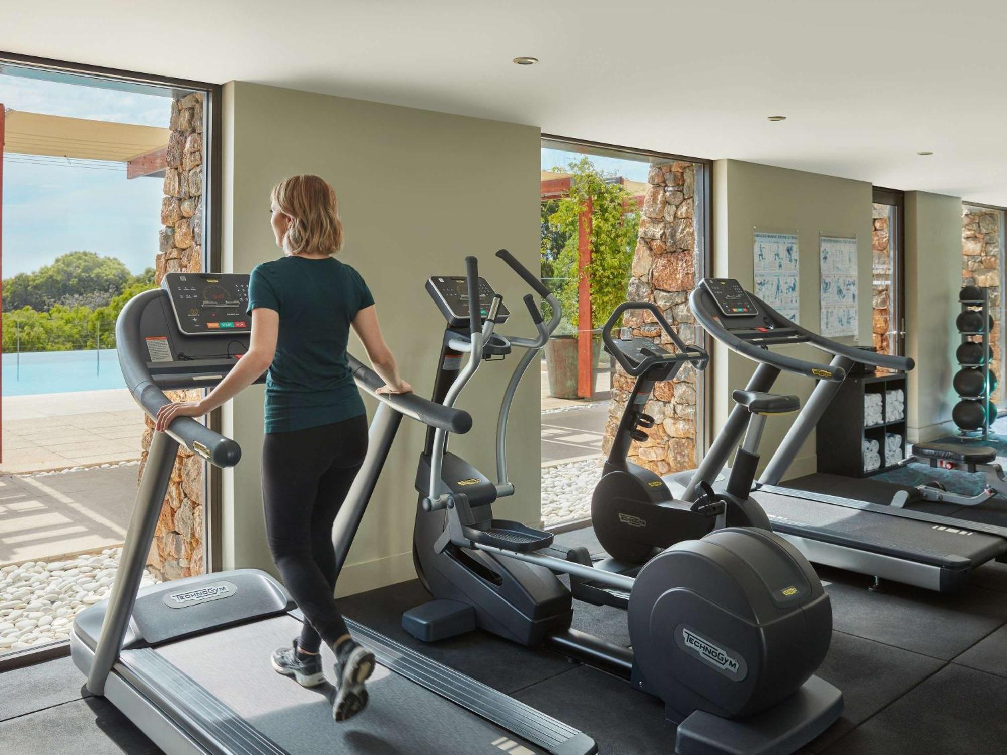 Pullman Bunker Bay Resort Margaret River Дънсбъро Екстериор снимка A woman on a treadmill
